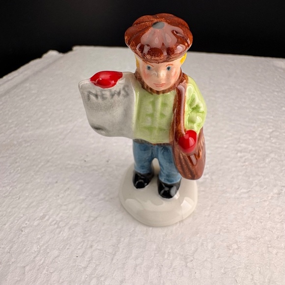 Department 56 Snow Village Girl & Apples, 2 Newsboys, Dog with House - 4 pieces - Picture 5 of 16